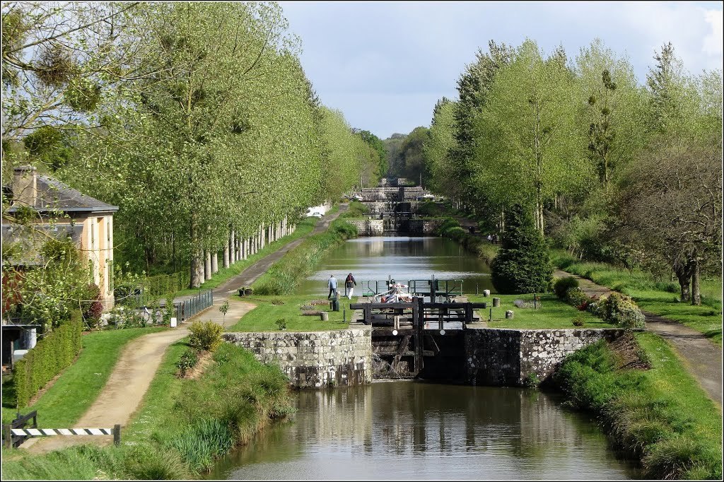 Hédé les 11 écluses (20 min by car)
