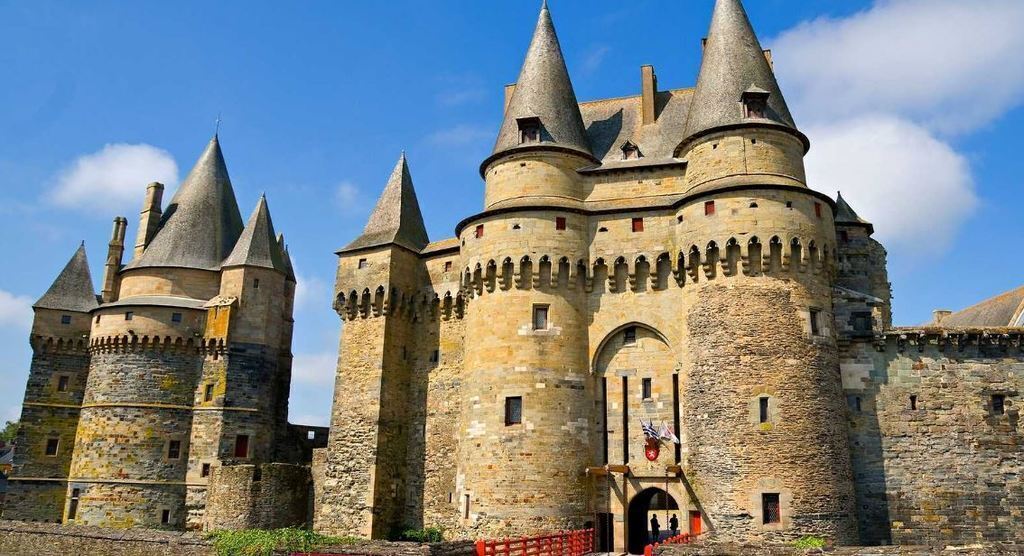 Château de Vitré (30 min by car)
