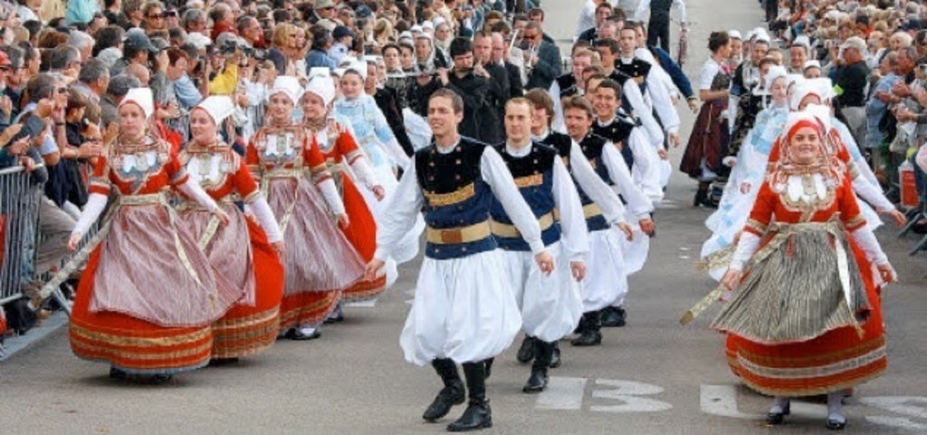 Festival interceltique de Lorient (1 h 40 by car)