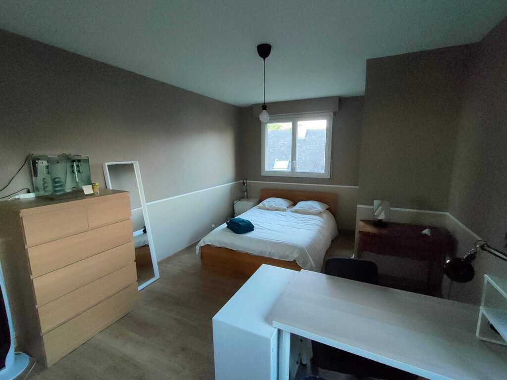 bedroom with double bed