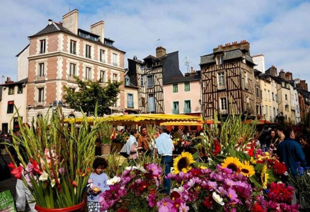 Marché des Lices dans le vieux Rennes