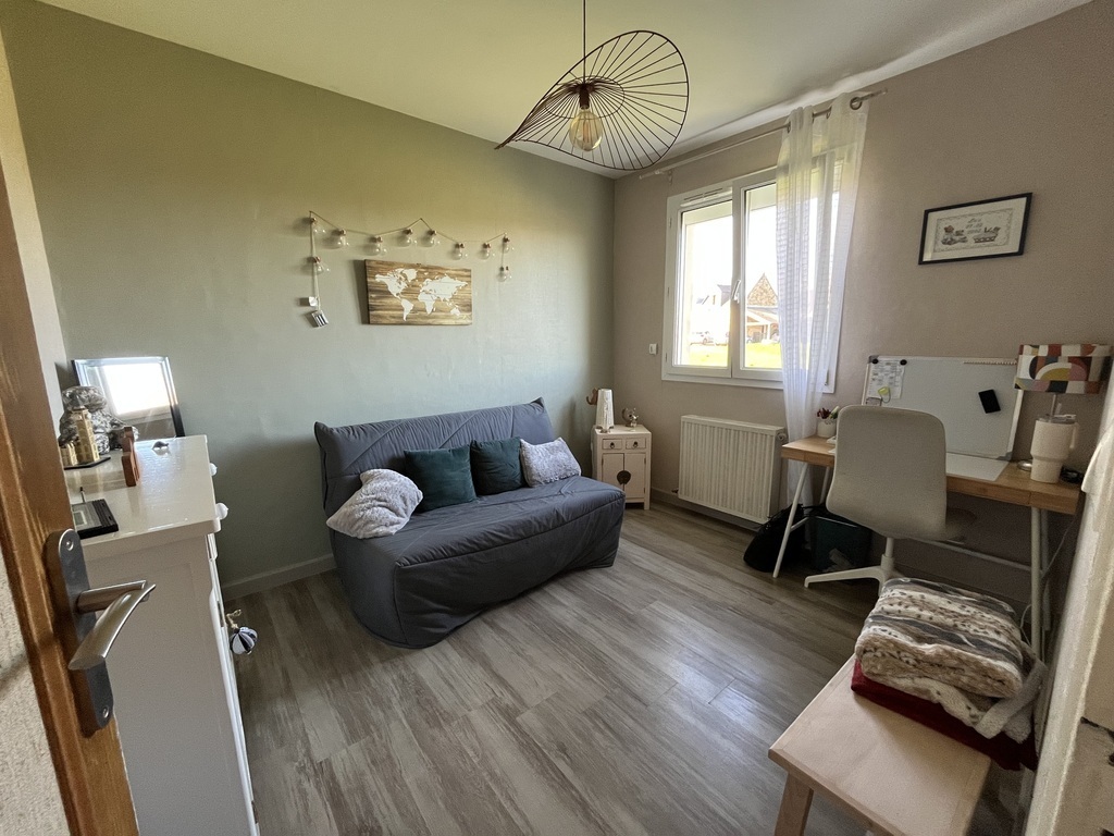 Chambre/ bureau au rez-de-chaussée