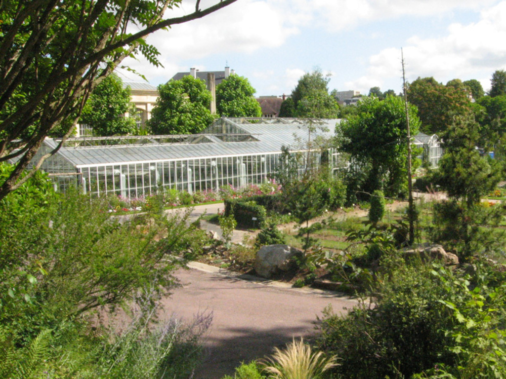 Le jardin des plantes. Peaceful 10 min walk through the Vallée des Jardins.