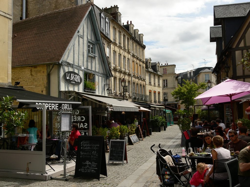 Le Vaugueux, a large choice of restaurants in a medieval street.
