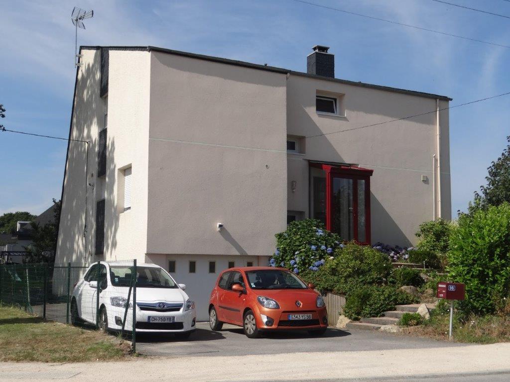 Front of the house, in North, from the street