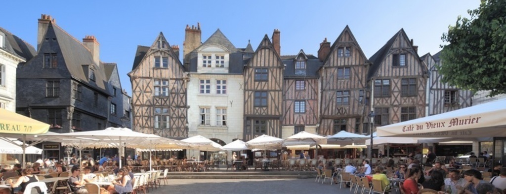 Plumereau place in Tours