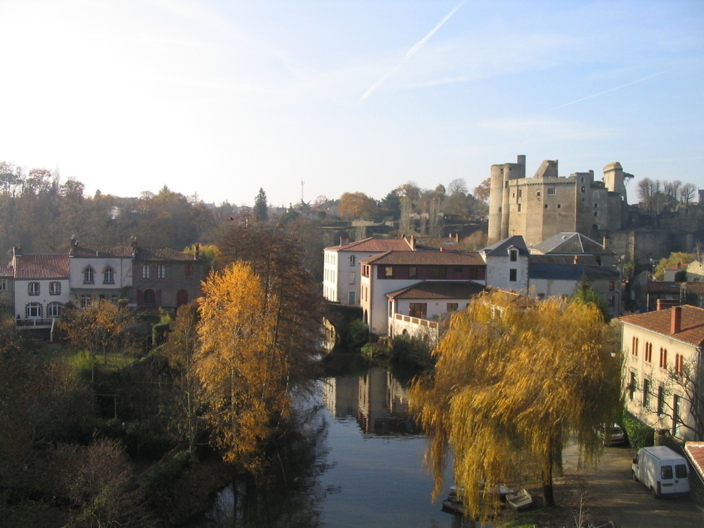 Clisson from the great bridge up to the second river "la Moine"