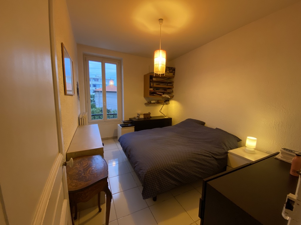 The bedroom 1 (with a double bed 1,6x2m), on the first floor, looking South towards our neighbourgh garden.