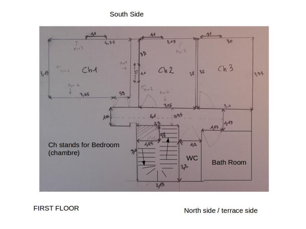 First floor drawing -  The central bedroom has a balcony.