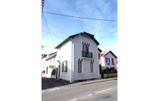 the house was built in 1900 . It’s a traditional construction of the « Belle Époque »