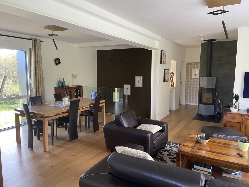 Salon - Salle à manger / Living room - Dining room