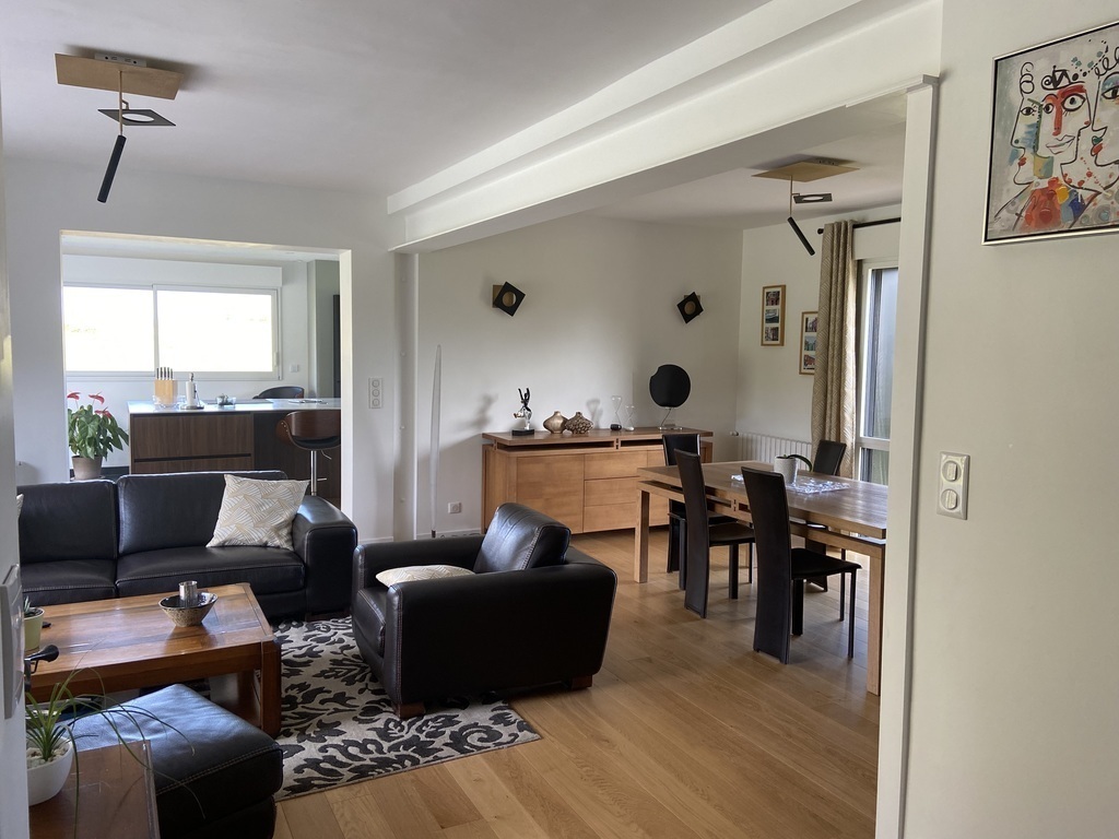 Salon - Salle à manger / Living room - Dining room