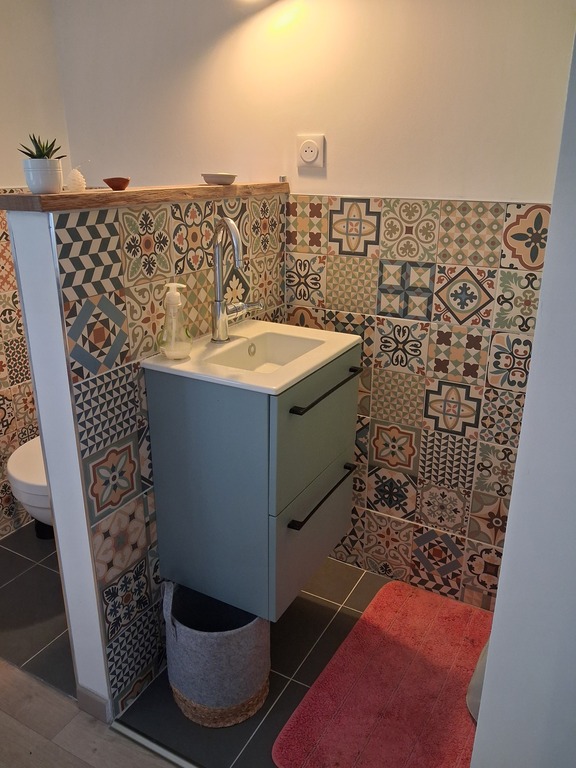 washbasin opposite the shower