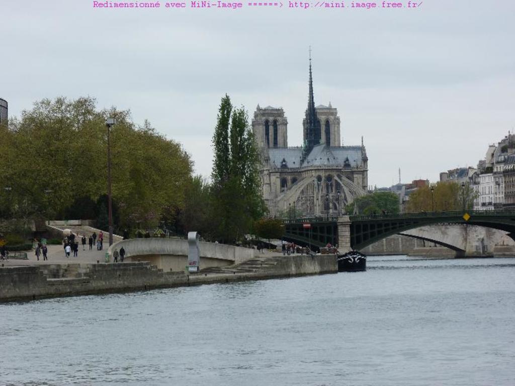 Paris (1h en train, 2h en voiture),  Giverny et les jardins Monet à 1h en voiture 