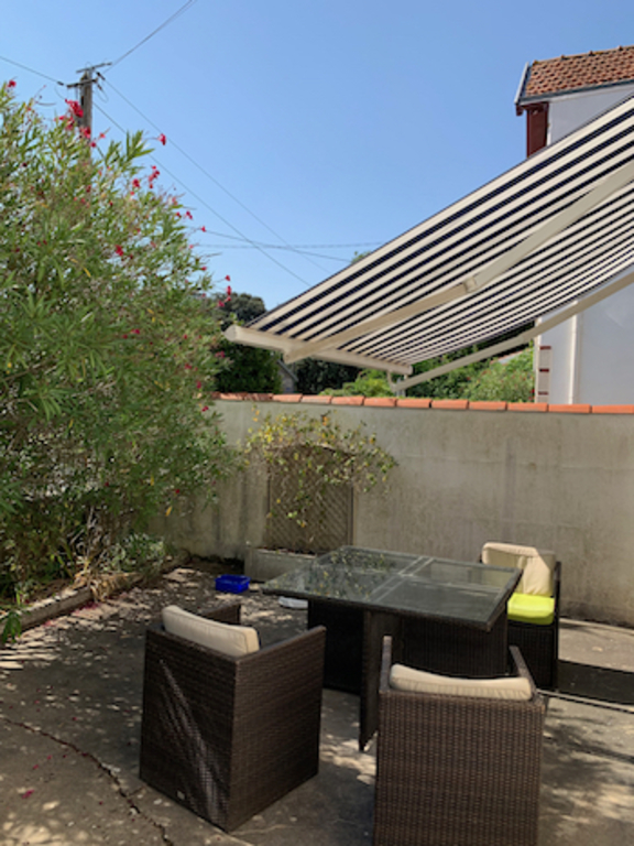 other terrace in front oh the house 