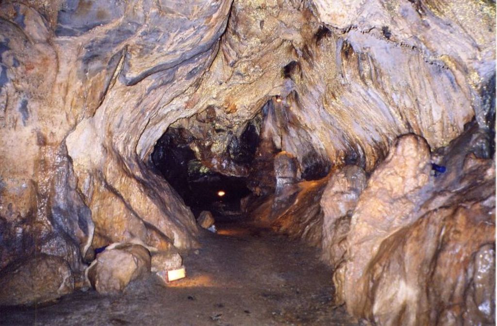 caves of Saulges ( 35km)