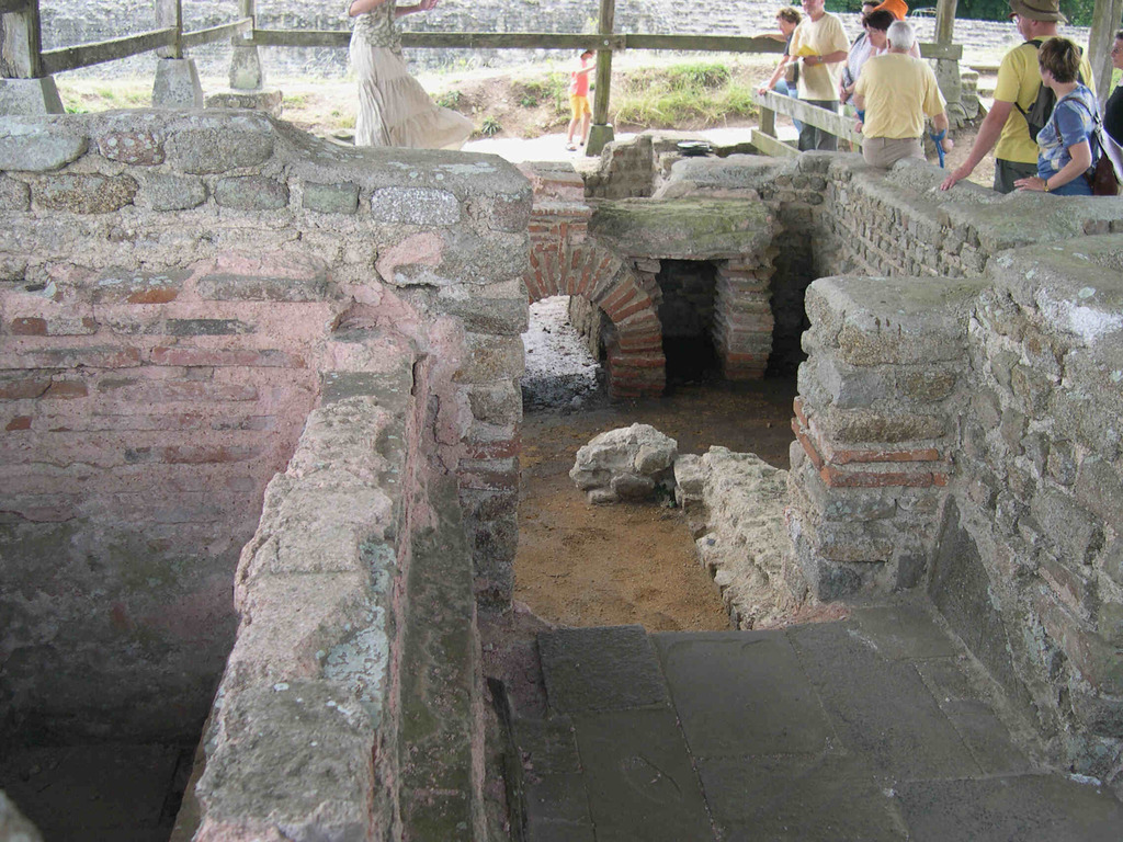 roman city of Jublains ( 30 km)