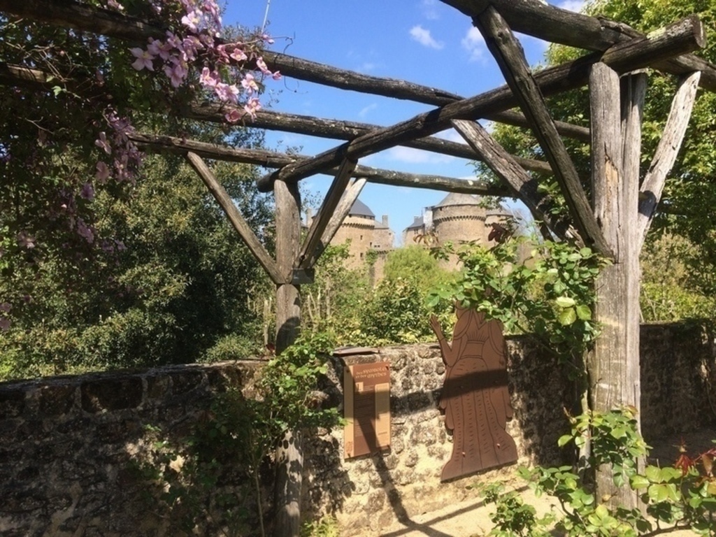Lassay medieval garden
