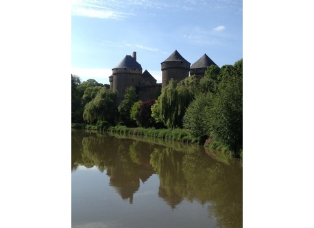 Castle and lake in Lassay-les-Châteaux