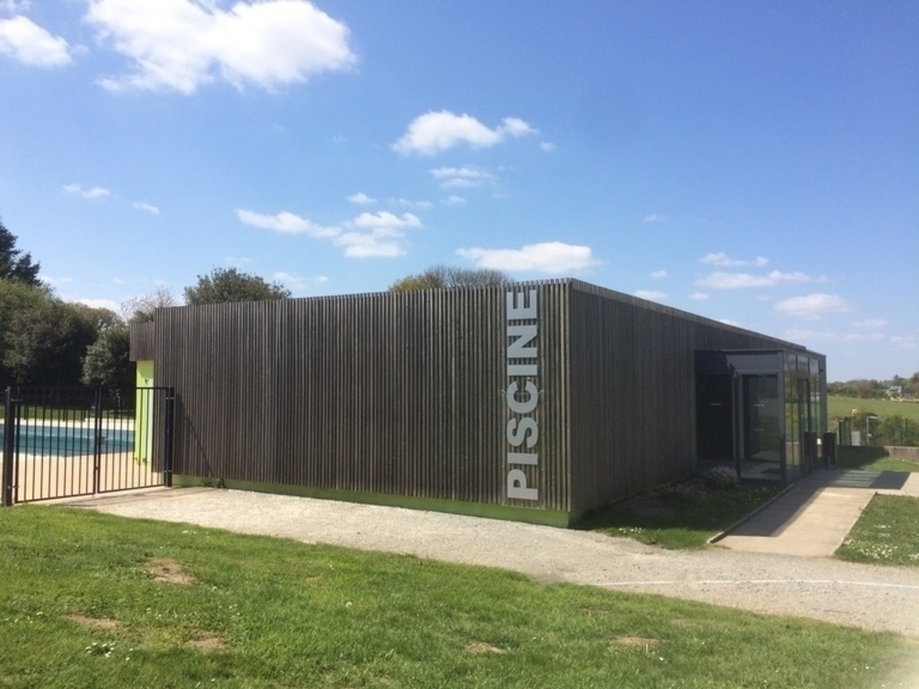 Lassay swimming pool