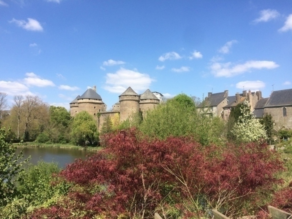 Lassay Château and lake
