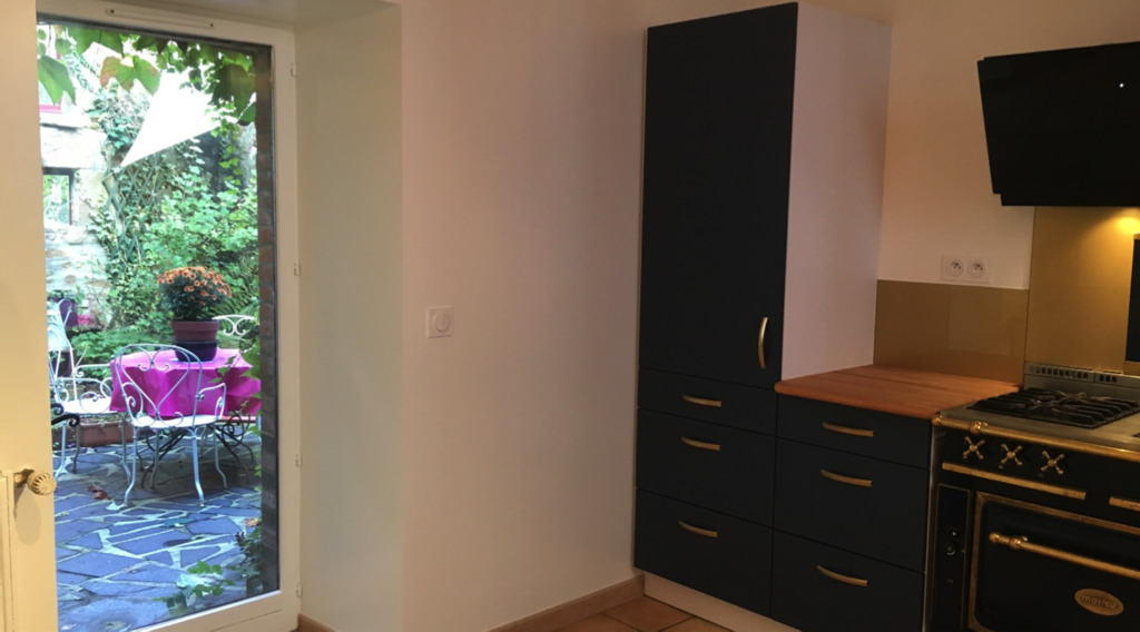 Kitchen & outdoor eating