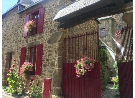 Rue Dorée entrance