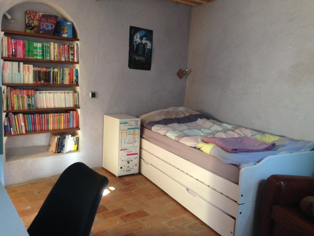 Chambre lit une place au deuxième étage.