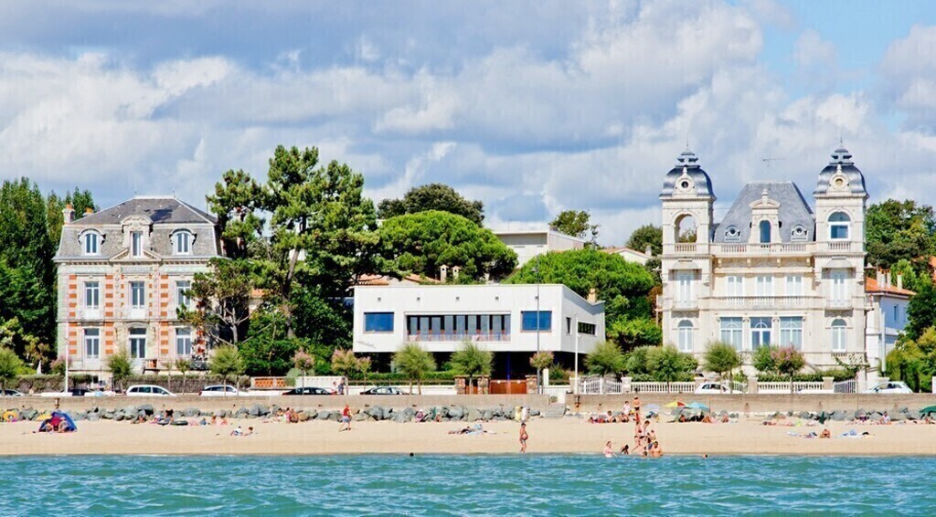 Royan, villas devant la plage de la grande conche