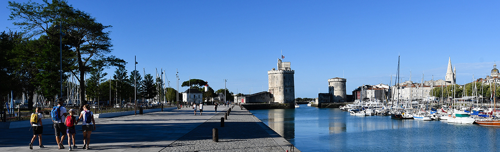 La Rochelle: terraces, restaurants, cafés & shops (1 hour by car)