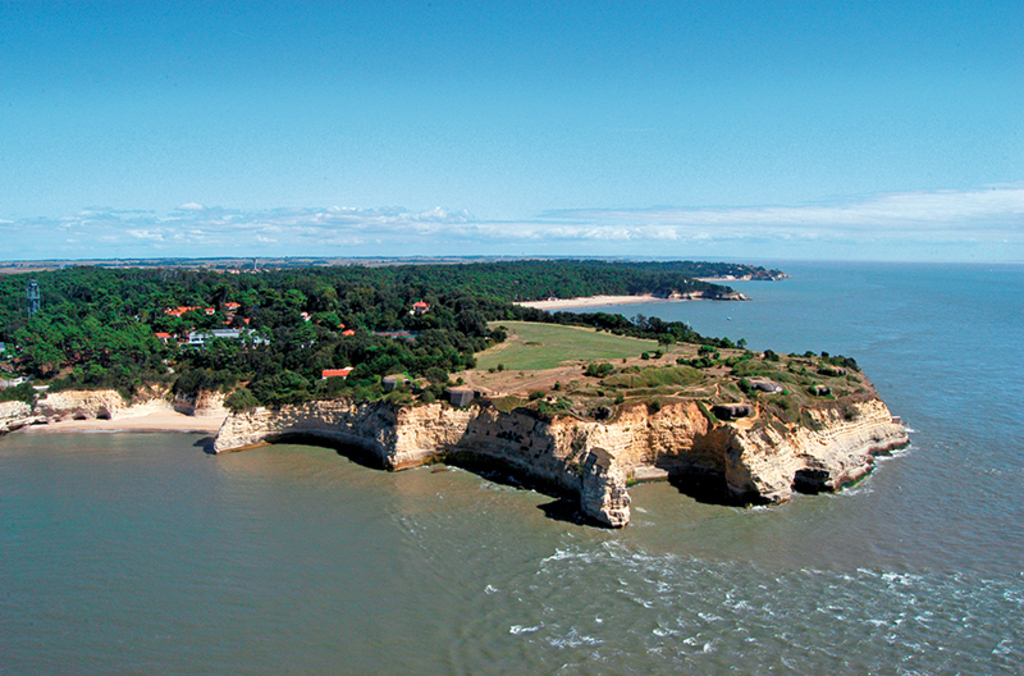 rocky cape at the tip of Suzac, next to Royan