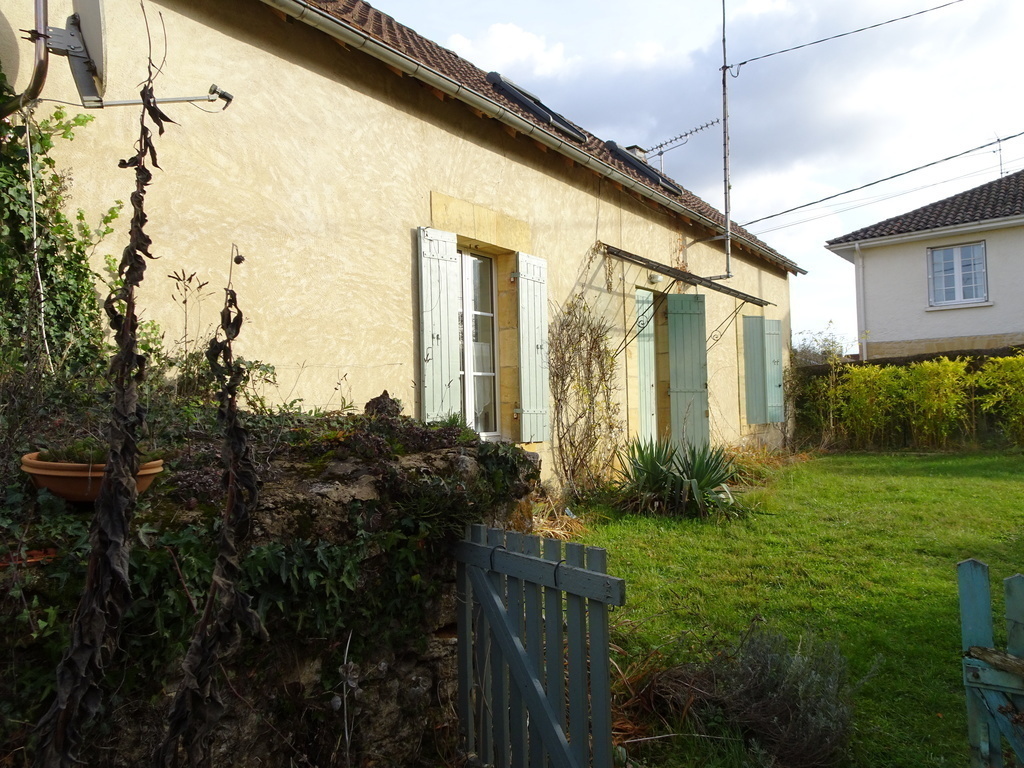 the house : view from the front garden 