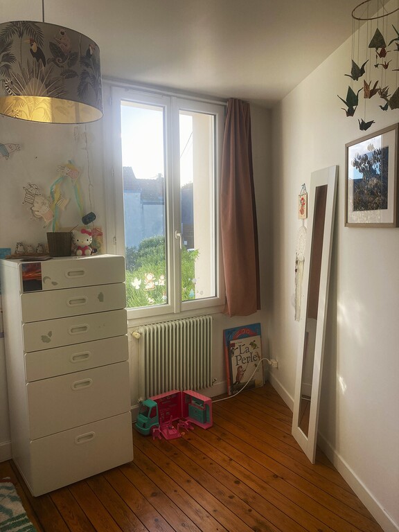 Hana's bedroom