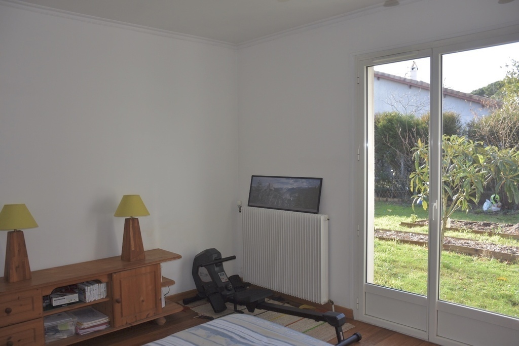 Parents bedroom with our new rower