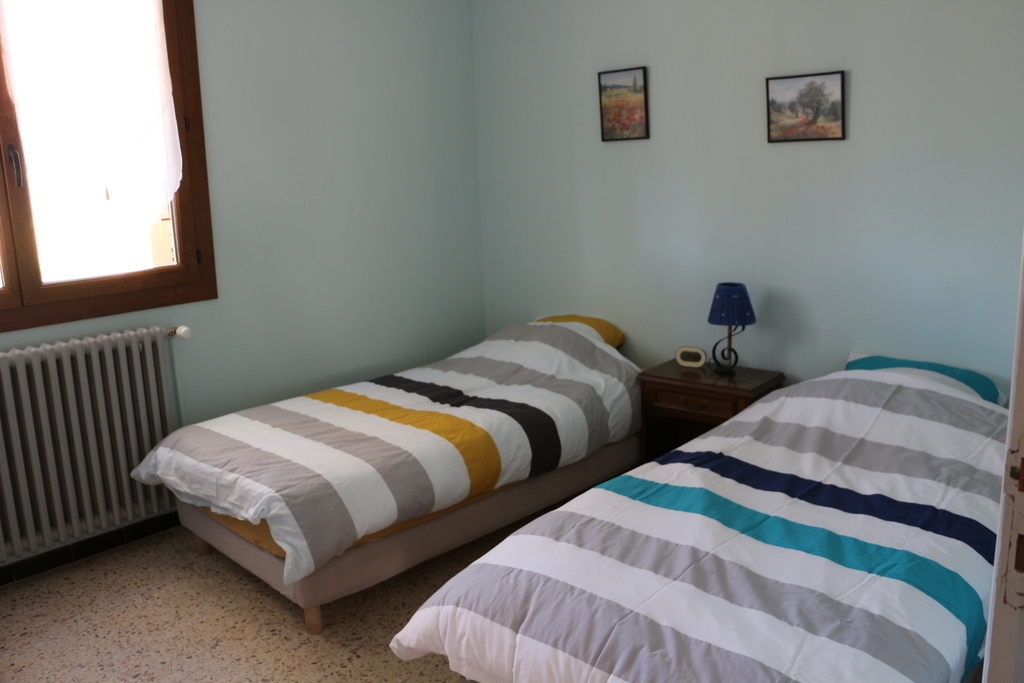 Bedroom 3:Two single beds