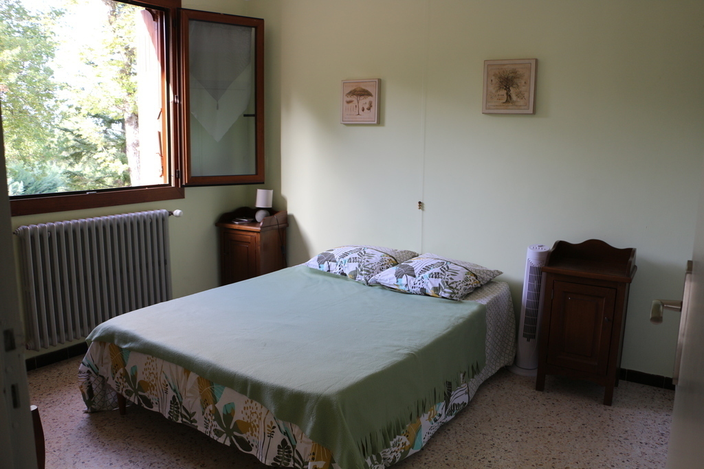 Bedroom 2:Double bed