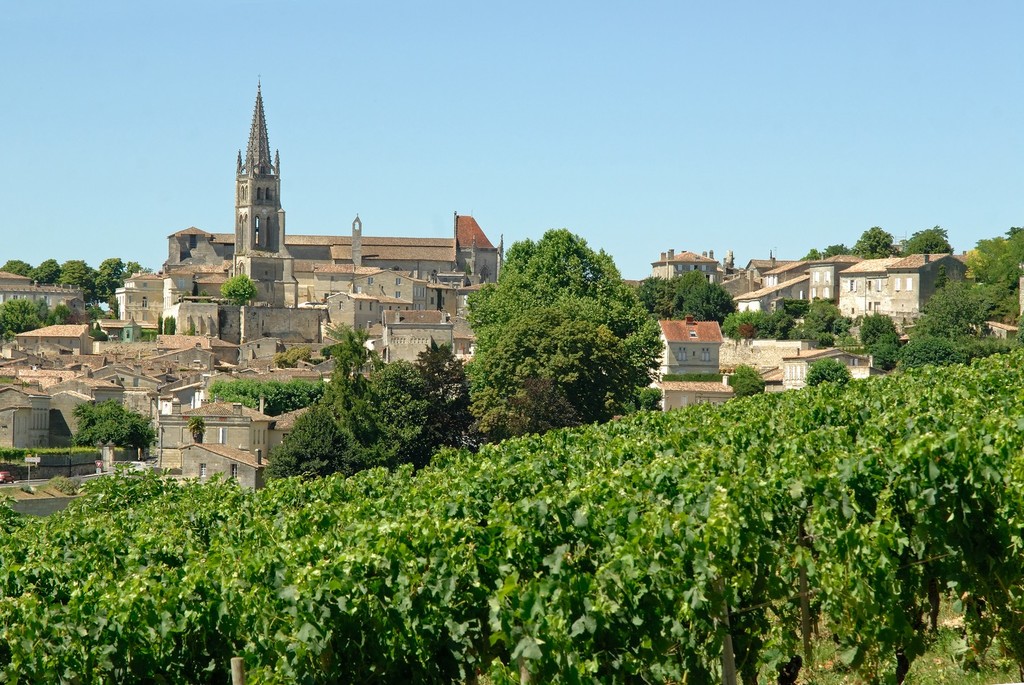 le village de Saint Emilion, célèbre pour son vignoble / das Dorf Saint Emilion, berühmt für seine Weinberge