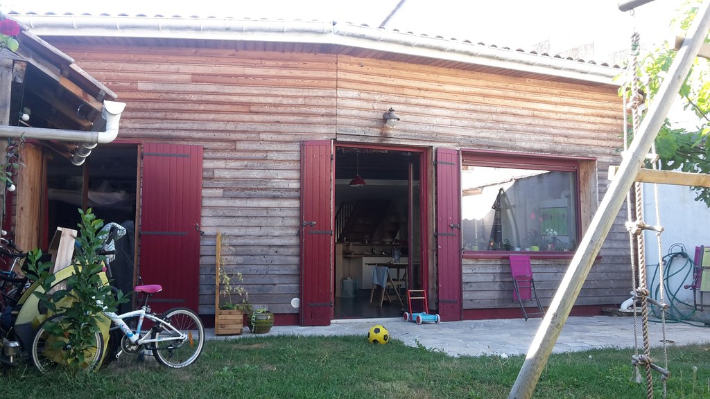 La maison vue du jardin / Blick auf den Garten des Hauses