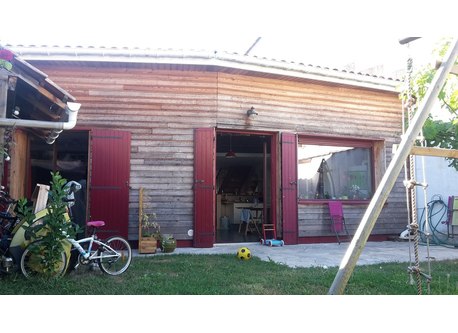La maison vue du jardin / Blick auf den Garten des Hauses