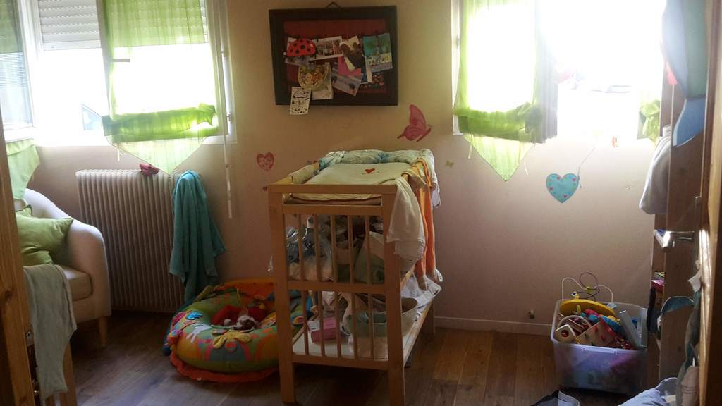 Chambre:lit bébé et/ou 2 couchages dans un canapé convertible/Zimmer mit einem Kinderbett und/oder 2 Betten in einem Schlafsofa