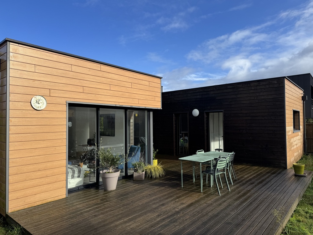  Terrace accessible from bedroom and study