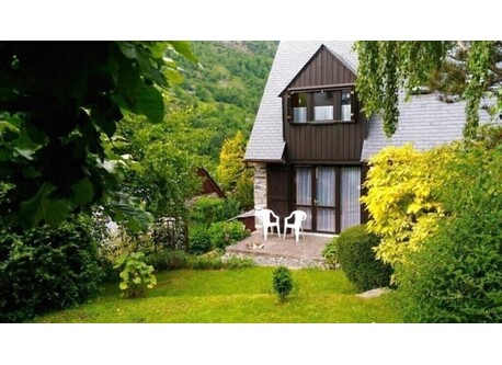 the chalet faces the garden