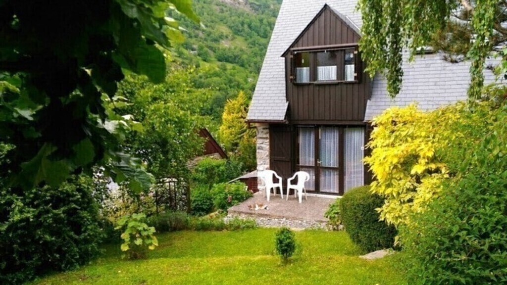 the chalet faces the garden