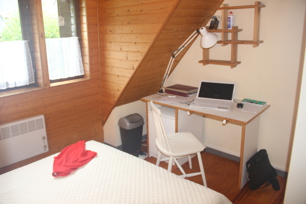 coin bureau / desk corner