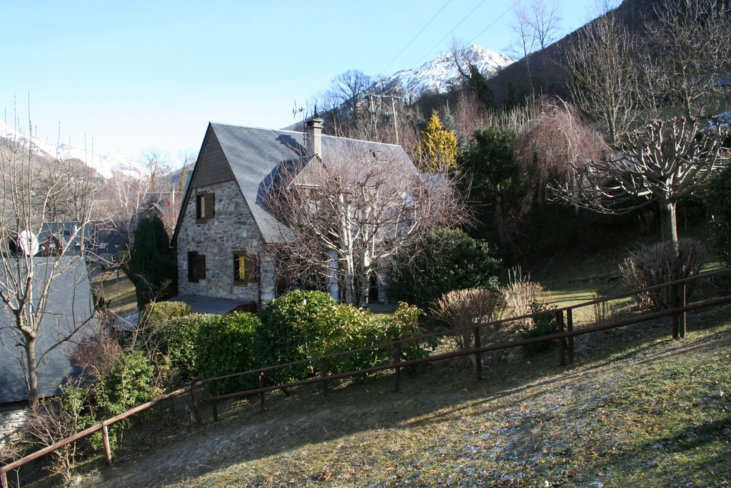 le chalet et son jardin / the chalet and its garden