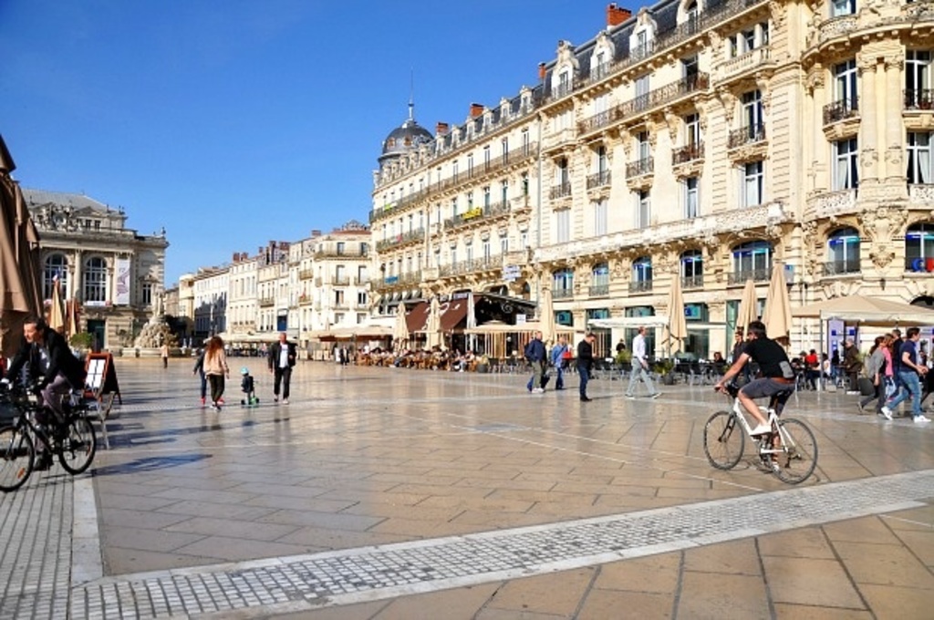 Place de la comédie à Montpellier à 15 minutes en tramway