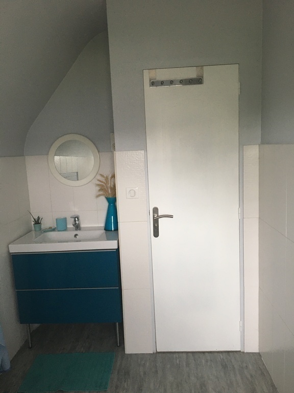 Bathroom (1st floor)