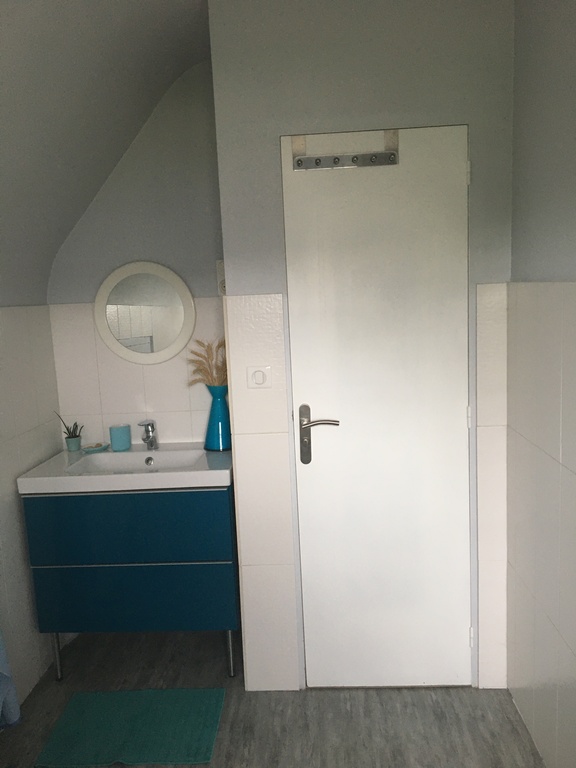 Bathroom (1st floor)