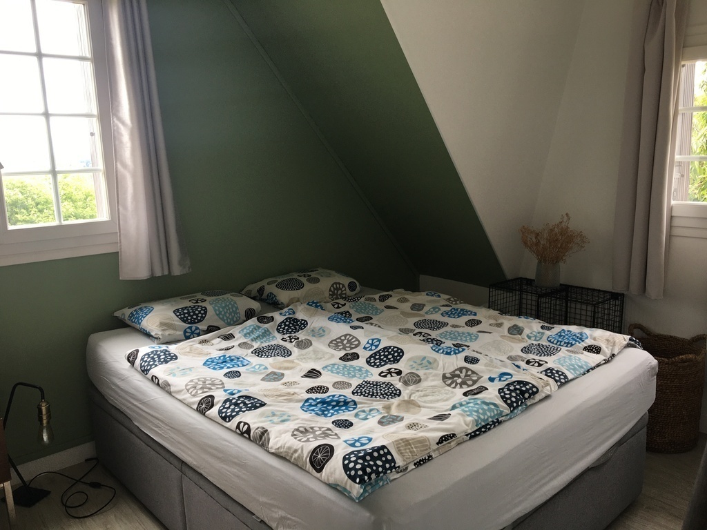 Parents' bedroom (bed 160cm)