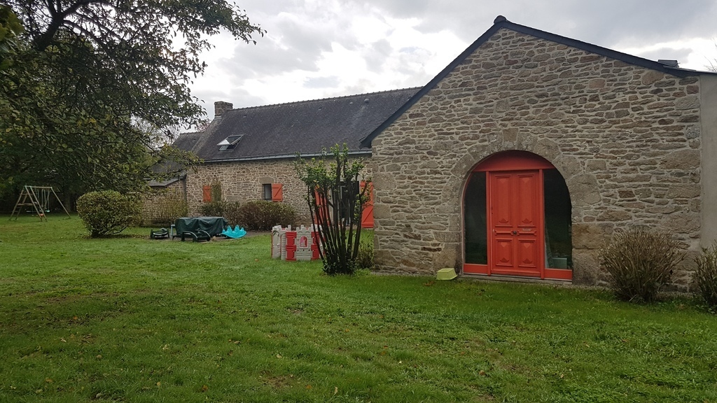 Maison (à l'arrière)